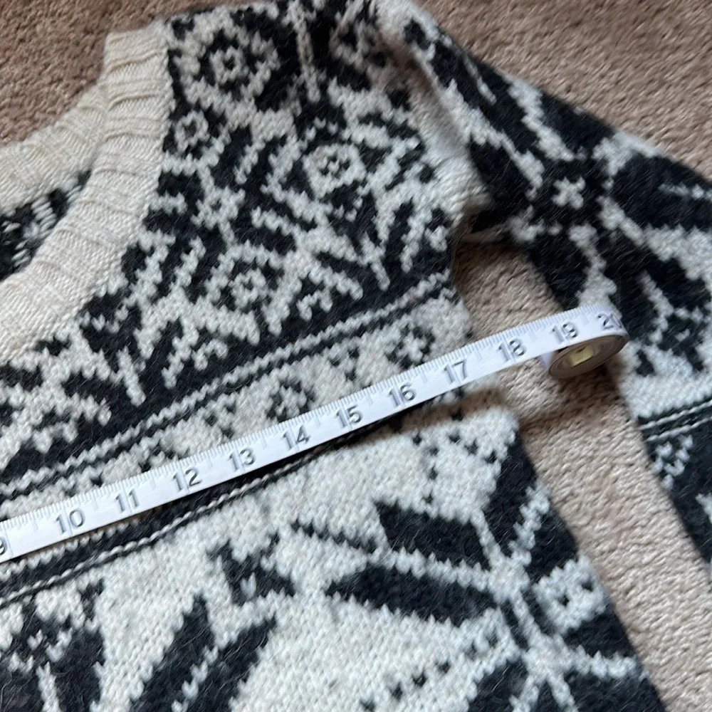 American Eagle Sweater Balck&White Ski Snowflakes Women Sz Med - Picture 5 of 8